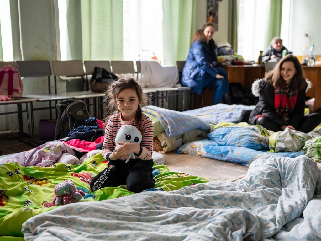 ЦНАПы в 14 областях Украины работают как Центры заботы: временное убежище для переселенцев