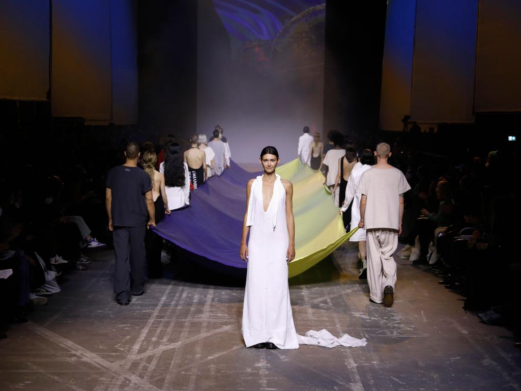 Украинский дизайнер Жан Грицфельдт представил коллекцию, посвященную Украине, на Mercedes Benz Fashion Week в Берлине