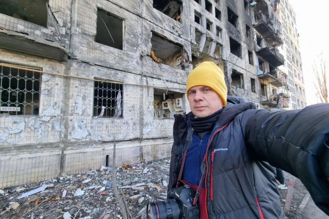 Ведучий 1+1 Дмитро Комаров залишається в Києві та допомагає постраждалим від російської агресії