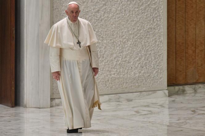 Папа Римський Франциск звернувся українською: "Прошу вас, не звикаймо до війни та насильства"