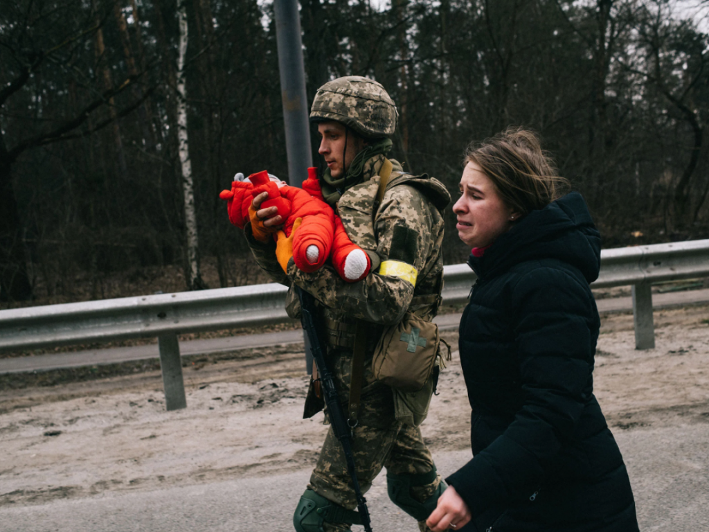 Вони знайшлися: жителька Ірпеня з крихітною донечкою знайшла родину військового, разом з яким потрапили на обкладинку журналу ТІМЕ