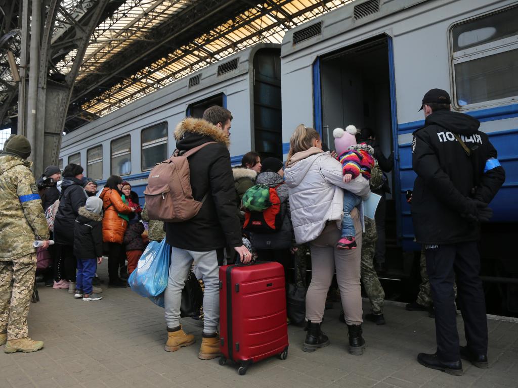 Тимчасовий статус в ЄС: які права мають українці, які в'їжджають до Європи