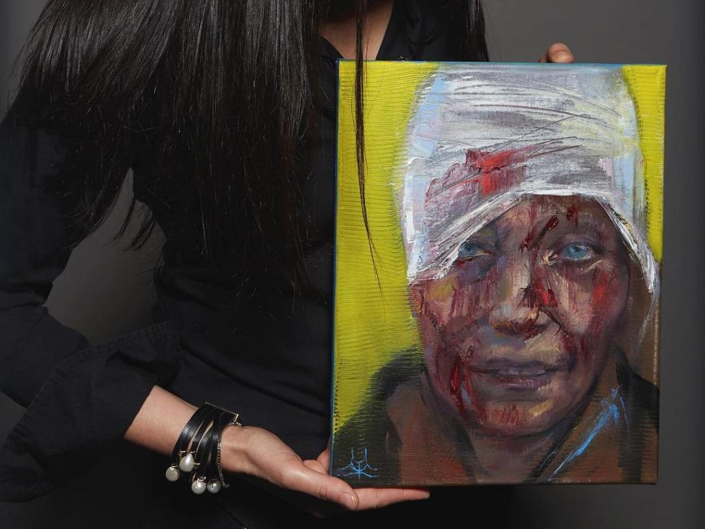 Портрет раненой жительницы Чугуева от американской художницы продали на аукционе за $100 тысяч