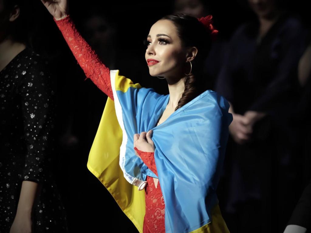 Катерина Кухар у фіналі «Кармен-сюїти» вийшла на сцену з прапором України: «Захоплююсь нашими людьми»