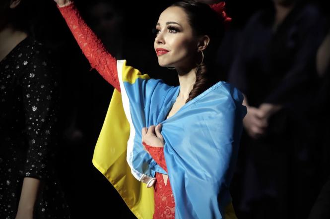 Екатерина Кухар в финале «Кармен-сюиты» вышла на сцену с флагом Украины: «Восхищаюсь нашими людьми»