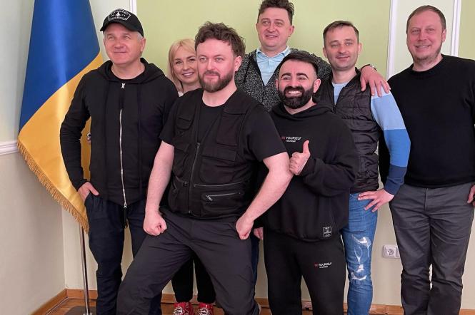 Юрій Горбунов з командою артистів та гумористів відвідали військових з концертом