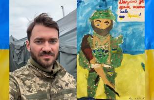 Дмитрий Дикусар показал рисунки и куклы, висящие в каждой казарме ВСУ