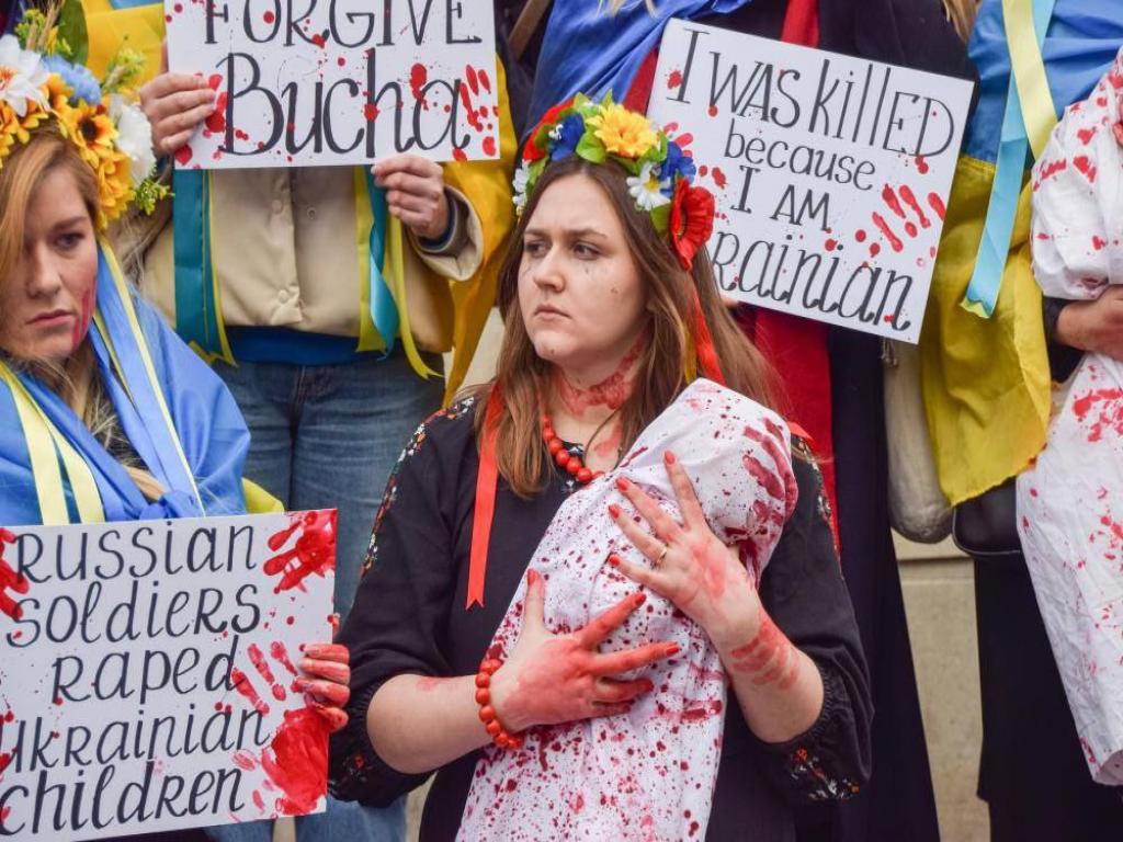 Акции в поддержку Украины и в память о погибших в войне украинцах прошли во многих европейских городах (фото)