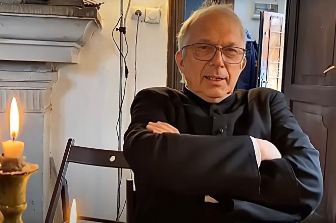 Что известно о польском священнике, который включил в костеле «Ой у лузі червона калина» (видео)