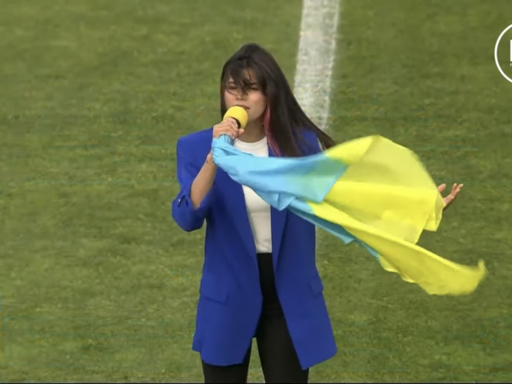 Michelle Andrade виконала гімн України під час благодійного матчу «Динамо Загреб» – «Динамо Київ»