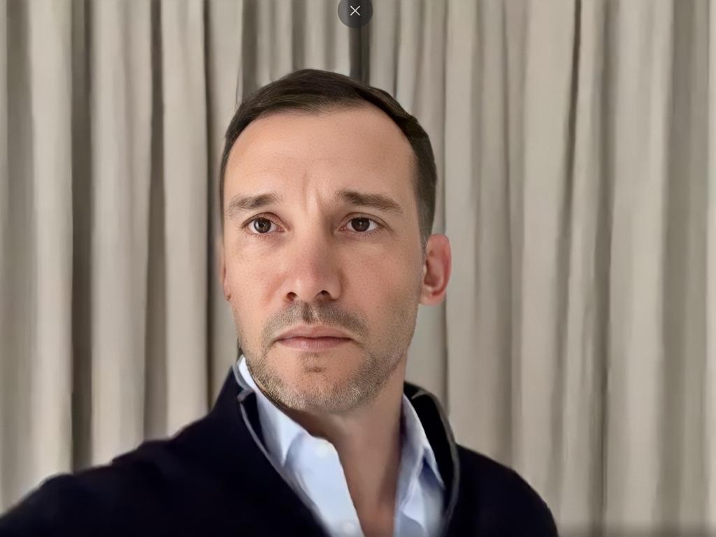 Андрій Шевченко заплакав у ефірі італійського телебачення, коли розповідав про війну Андрій Шевченко заплакав у ефірі італійського телебачення, коли розповідав про війну