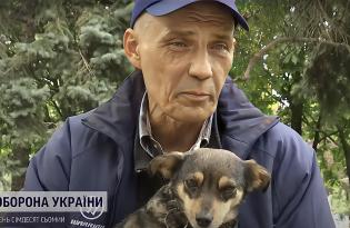 Історія 60-річного чоловіка та його собачки Жужі, які пішки дійшли з Маріуполя до Запоріжжя