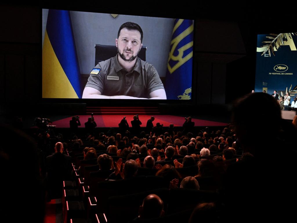 Президент Володимир Зеленський виступив онлайн на відкритті Каннського кінофестивалю: зал аплодував стоячи