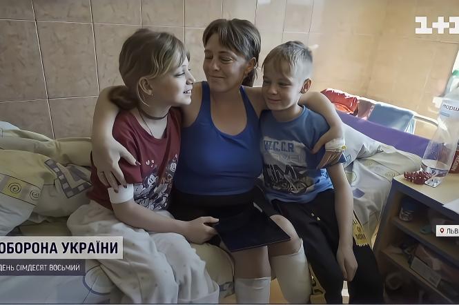 11-летний Ярослав теперь занимается семьей, пострадавшей от ракеты на Краматорском вокзале: сестра потеряла обе ноги, мама – одну, а бабушка – погибла