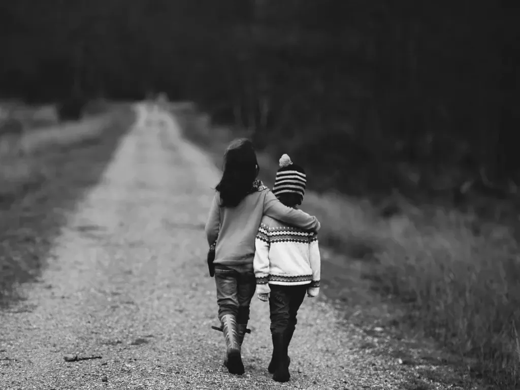 Ребенок резко стал взрослее: риски и факторы посттравматического роста описывает детская психология Светлана Ройз