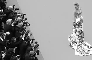 Голлівудська акторка Шерон Стоун з'явилася в кольорах українського прапору на Каннському кінофестивалі (фото)