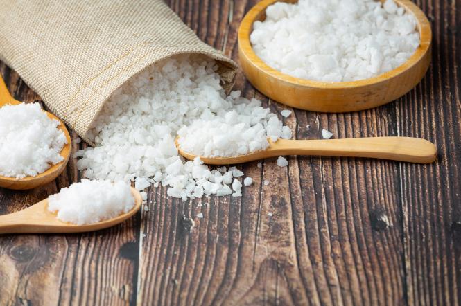 Дефіцит солі: чи з'явиться сіль на прилавках у найближчому майбутньому та як власноруч зварити сіль (рецепт з Прикарпаття)