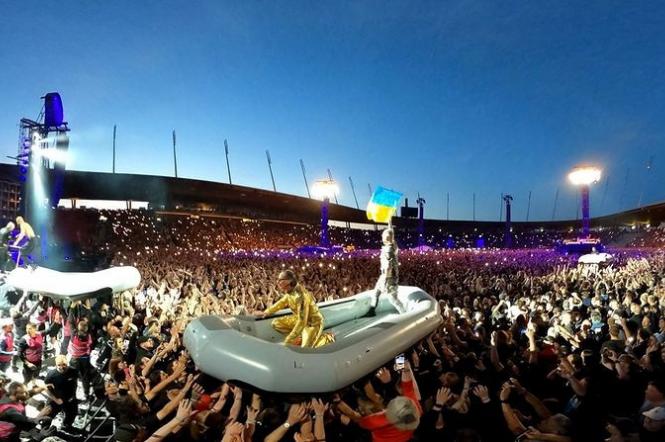 Rammstein развернули украинский флаг на своем концерте (видео)