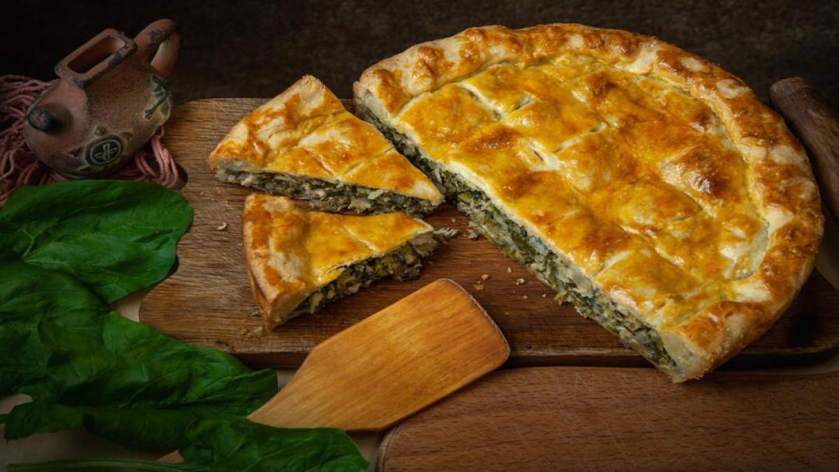 Вкусно и просто: рецепт заливного пирога с зеленью от Валентины Хамайко