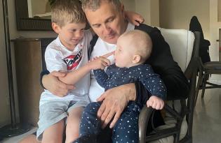 День отца 2022: Катерина Осадчая и Юрий Горбунов показали трогательные фото сыновей