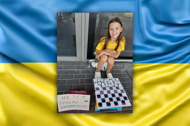 Играет в шашки и зарабатывает деньги на ВСУ: 10-летняя чемпионка из Киева придумала свой способ помочь армии (фото)