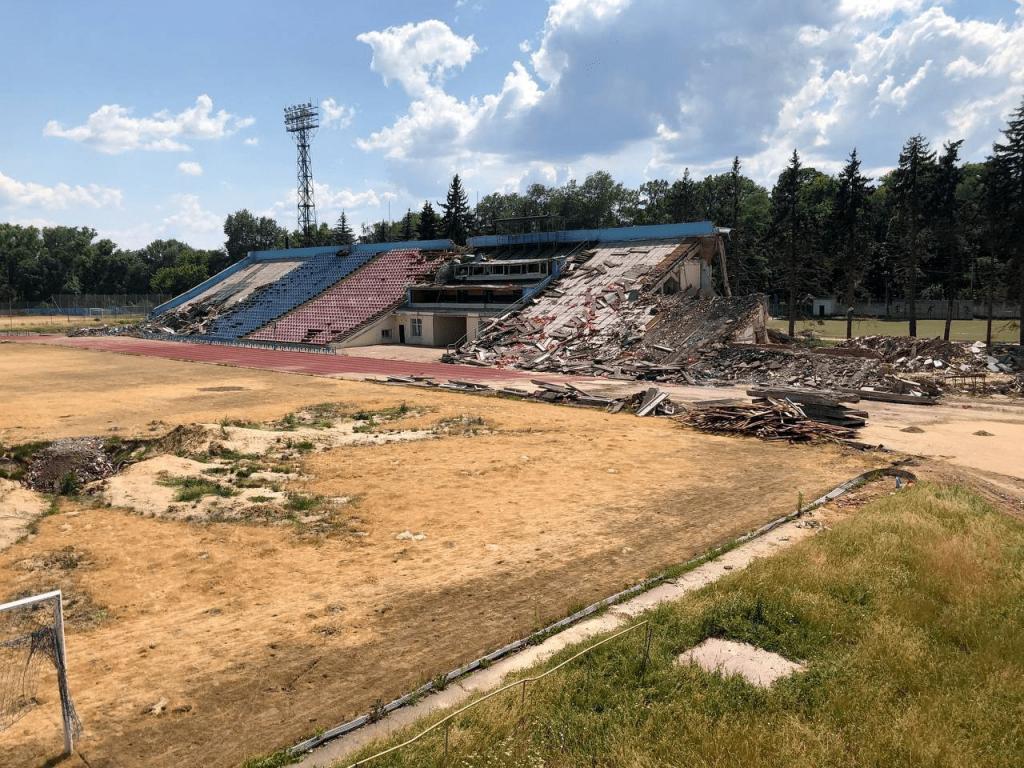 Вщент зруйнована спортивна інфраструктура: редакція Профутбол Digital побувала у Чернігові 