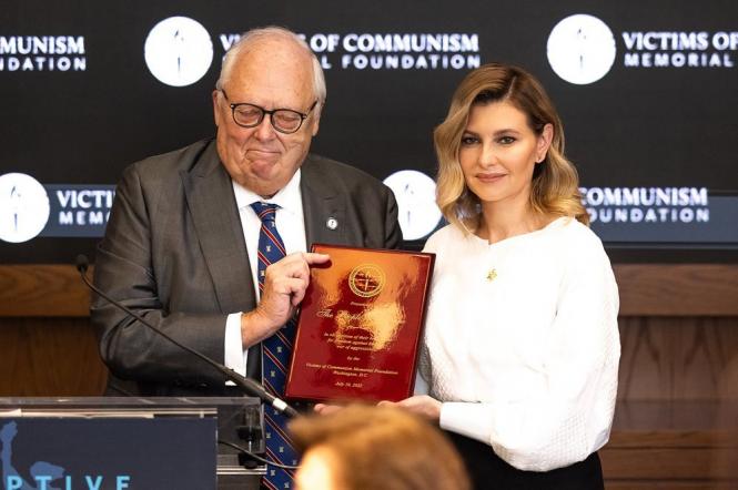Елена Зеленская получила награду Dissident Human Rights Award в США, посвященную всем украинцам