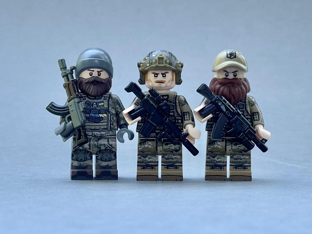 Lego створив фігурки героїв "Азовсталі" (фото)