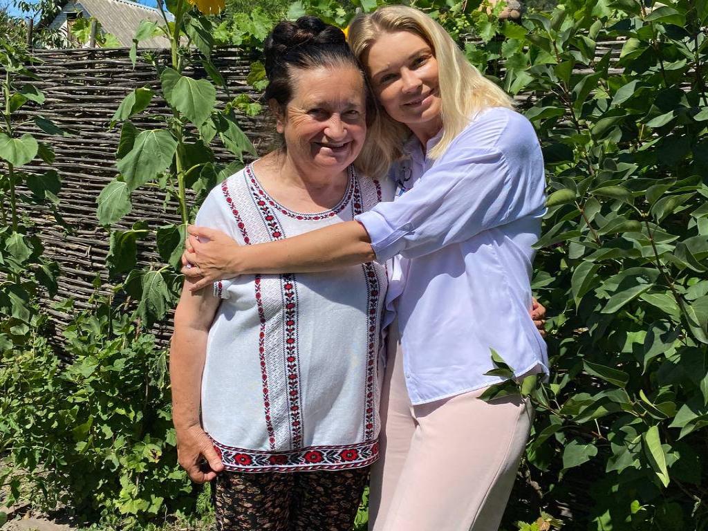 Разлука в 5 месяцев: Лидия Таран приехала в Киев и показала трогательное фото с мамой
