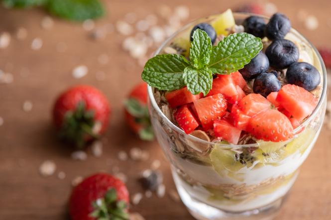 Чому не варто їсти одні фрукти влітку: пояснила біологиня Дарка Озерна