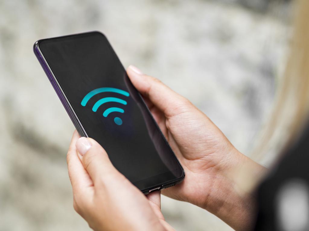 Интернет в школах будет даже в бомбоубежищах: подробности проекта Wi-Fi в укрытиях