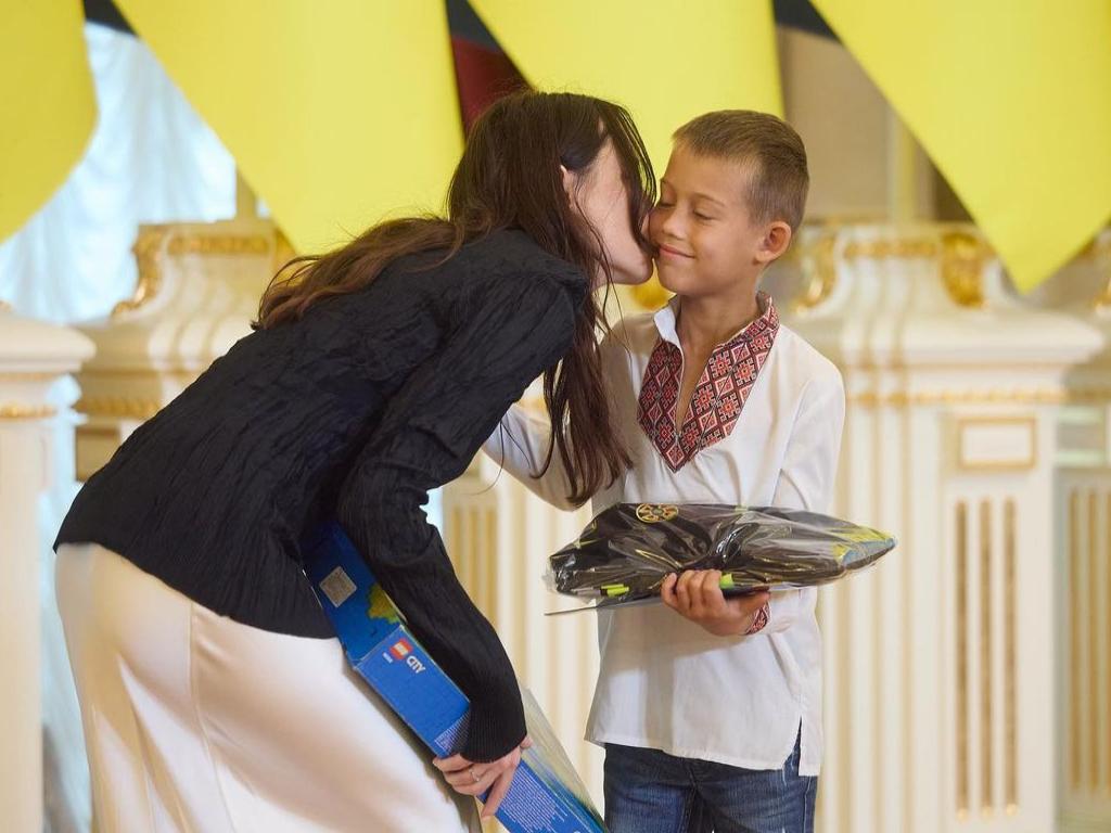 DOROFEEVA нагородила маленького українця за мужність та поділилася його щемливою історією