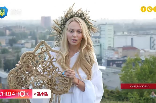Эксклюзивно в прямом эфире «Сніданок з 1+1» на ТЕТ Оля Полякова совершила магический ритуал и сожгла в костре кокошник
