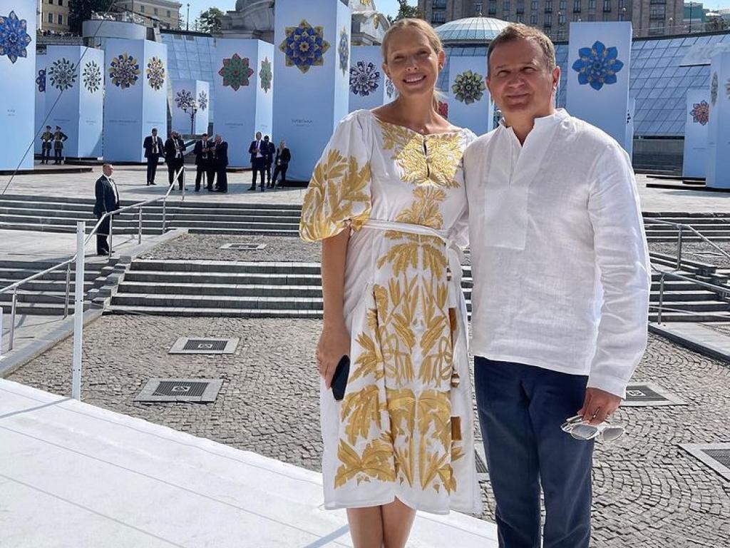 Катя Осадчая поздравила своего мужа Юрия Горбунова с двойным праздником
