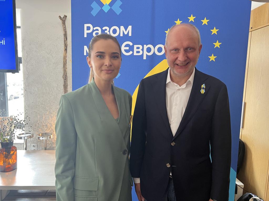 Ведущая 1+1 Наталья Островская встретилась с Послом ЕС в Украине Матти Маасикасом