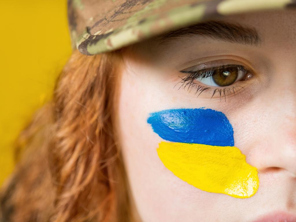 Військовий облік жінок в Україні перенесли на рік і зроблять добровільним