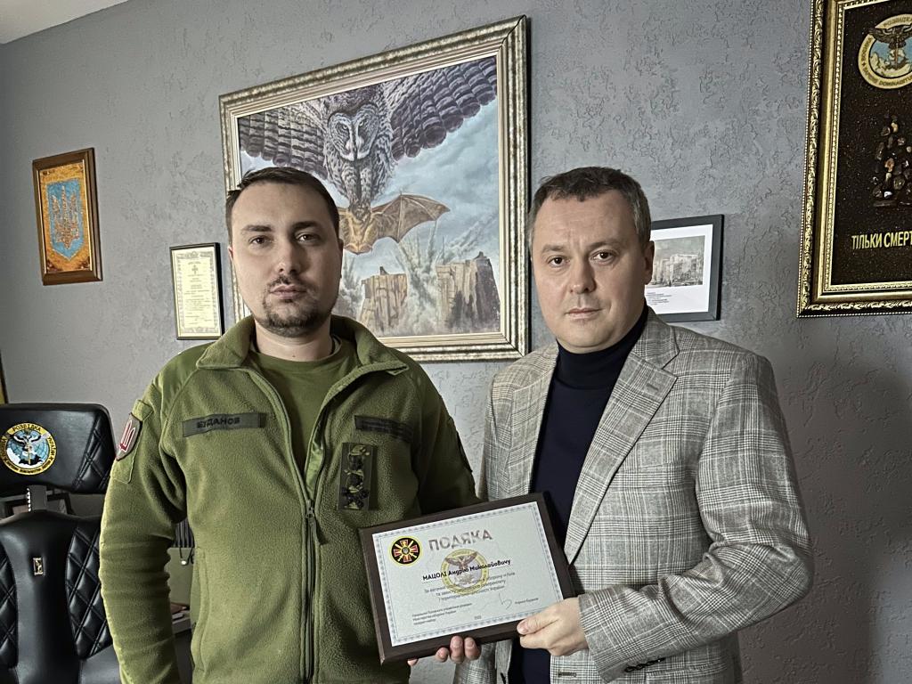 Народний тренер "Голосу країни" Андрій Мацола отримав подяку від Кирила Буданова
