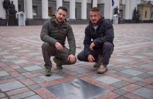Шон Пенн привіз в Україну свою статуетку Оскара
