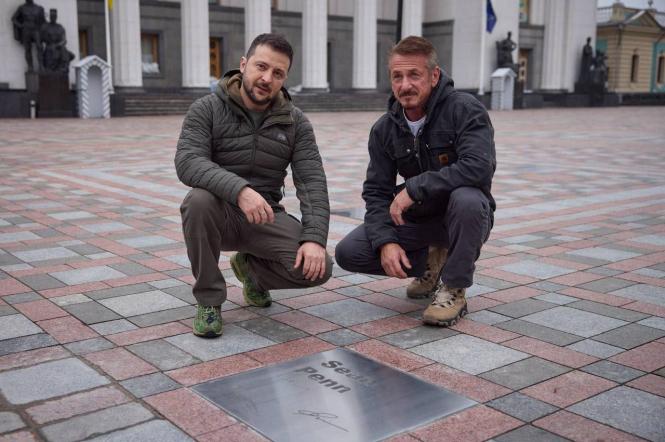 Шон Пенн привез в Украину свою статуэтку Оскара
