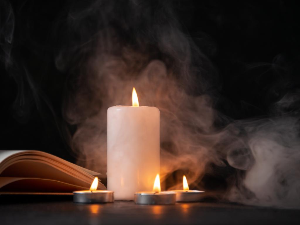 Как безопасно использовать свечи — советы эксперта ГСЧС