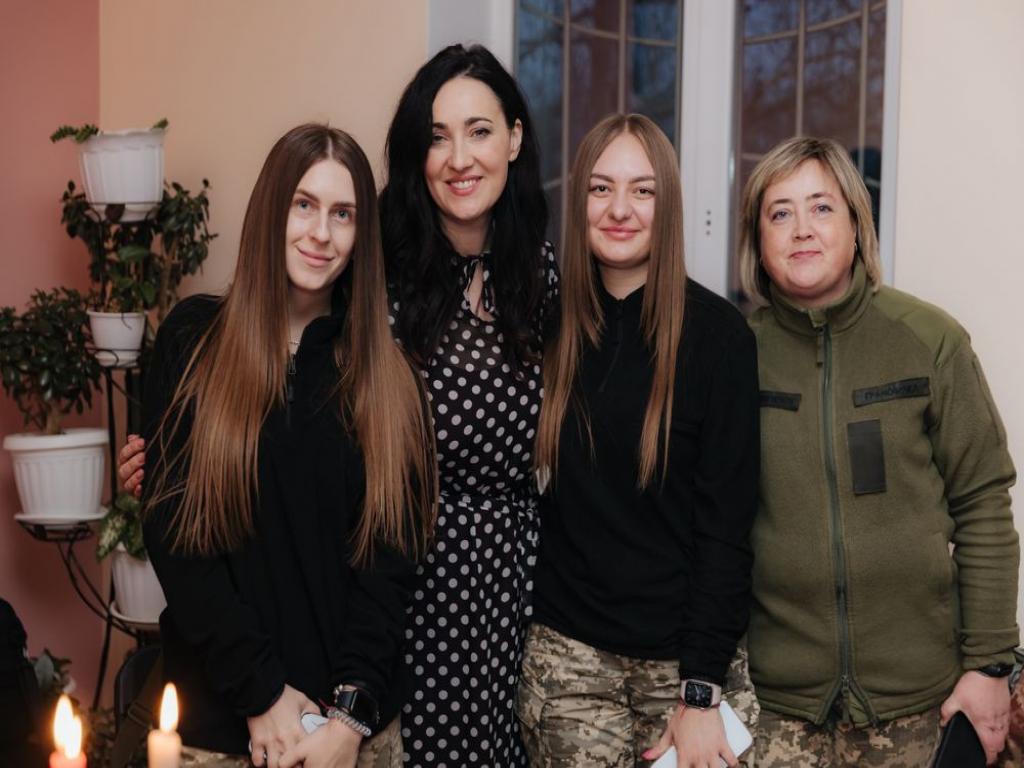 Соломія Вітвіцька підтримала українських захисниць на передовій (фото) Соломія Вітвіцька підтримала українських захисниць на передовій (фото)