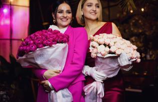 Вера Кекелия и Марта Адамчук спели о цветах и поддержали Оранжерею на ВДНХ