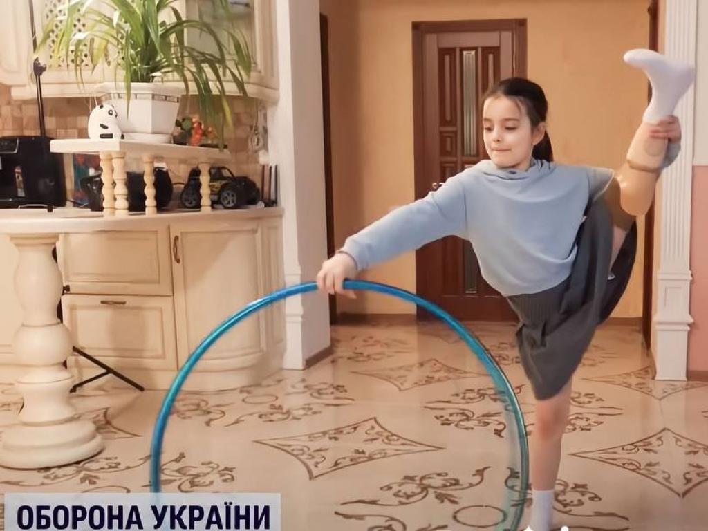 6-річна гімнастка, яка втратила ногу через росію, повернулась до тренувань і мріє виступати за Україну — 1+1