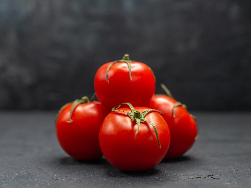 Коли та як правильно садити помідори — 1+1