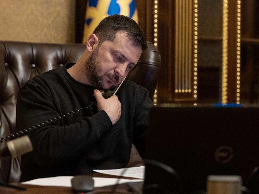 Як жити поруч з росією далі: відповіді у проєкті Дмитра Комарова Рік. За кадром — 1+1 Як жити поруч з росією далі: відповіді у проєкті Дмитра Комарова Рік. За кадром — 1+1