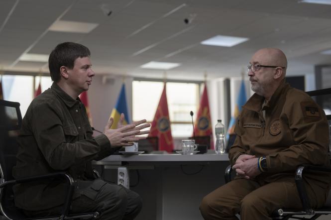 Міністр оборони України Олексій Резніков розповість про найскладніший для нього період повномасштабного вторгнення - 1+1
