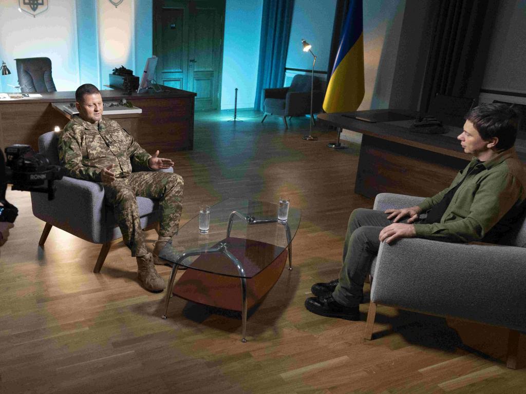 Інтерв’ю з Генералом Валерієм Залужним у спецпроєкті Дмитра Комарова «Рік. За кадром» - дивитися на 1+1