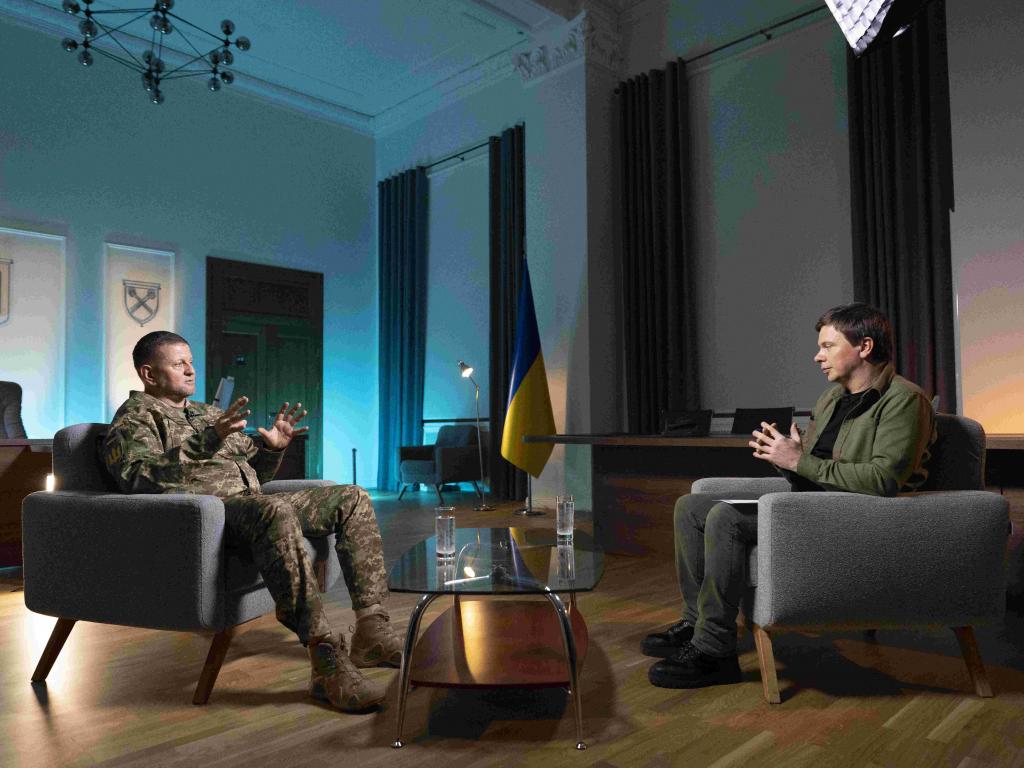 Інтерв'ю Дмитра Комарова і Валерія Залужного у проєкті Рік За кадром на 1+1 Україна - 1+1 Інтерв'ю Дмитра Комарова і Валерія Залужного у проєкті Рік За кадром на 1+1 Україна - 1+1