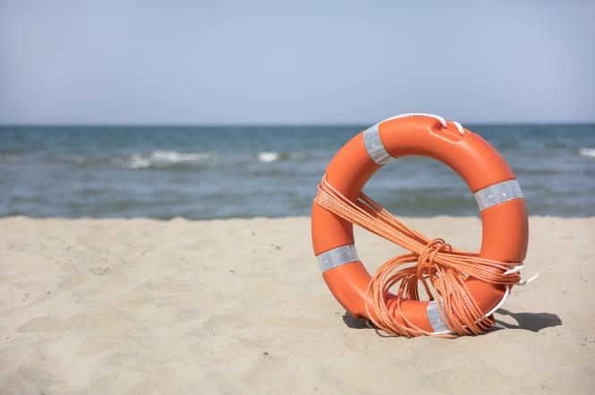 Пляжний сезон 2023 в Україні: де офіційно заборонено купатися — 1+1
