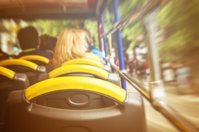Проїзд для учнів у громадському транспорті Києва буде платним з 1 липня до 31 серпня: скільки коштууватиме та як сплатити
